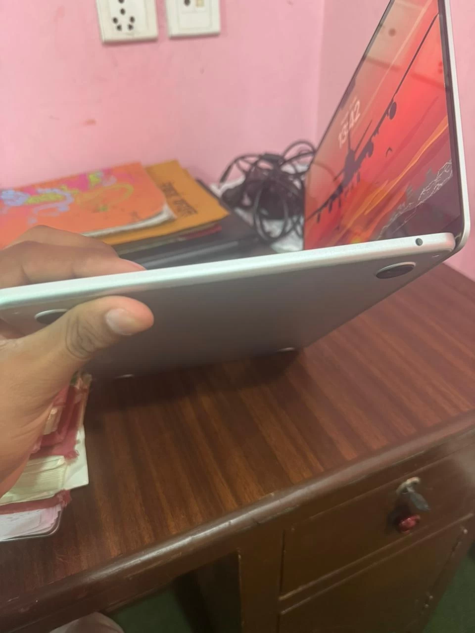 MacBook Air M2 (13.6-inch) | 8GB RAM | 512GB SSD
