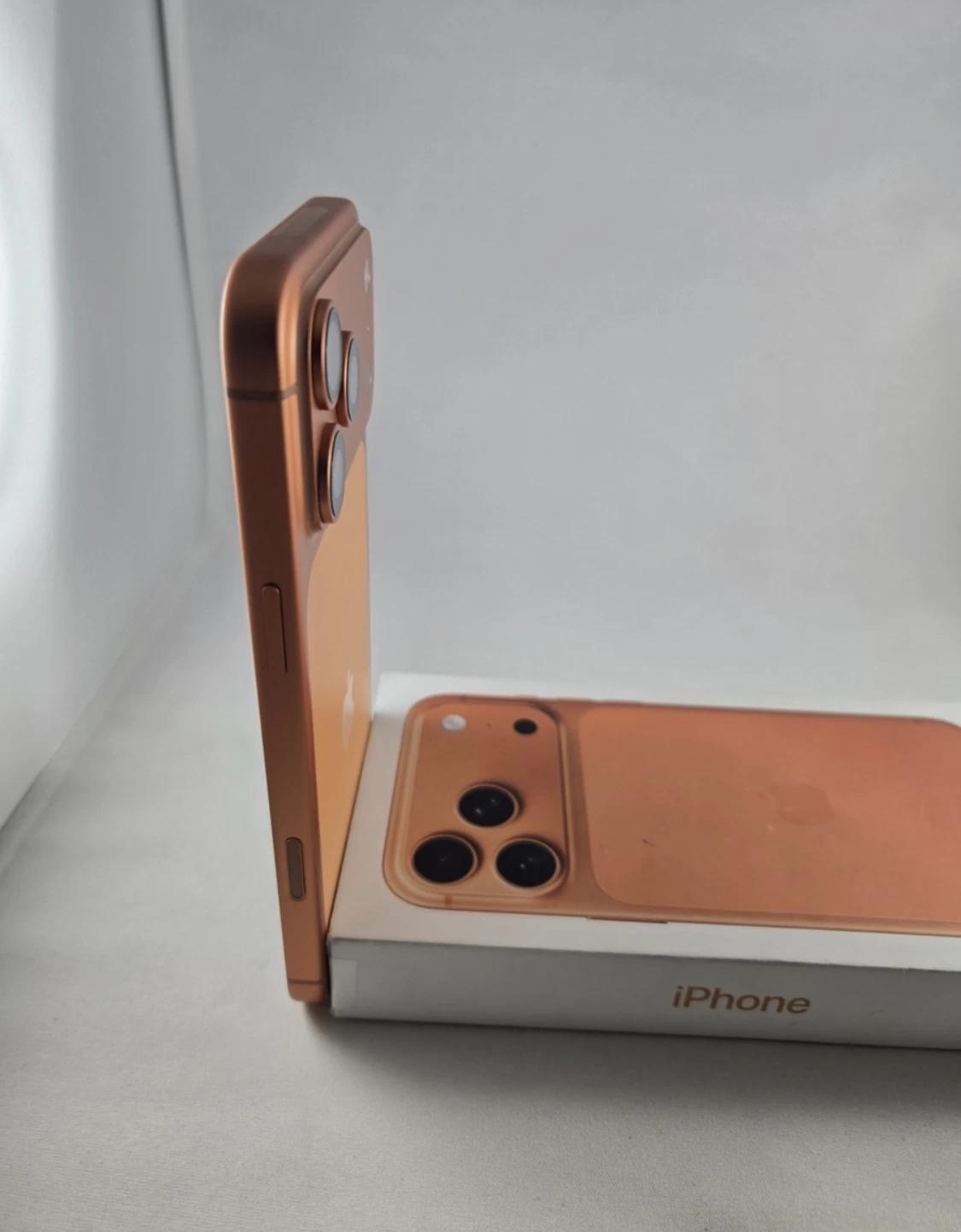 Apple iPhone 17 Pro Max 256GB (100% Batt)